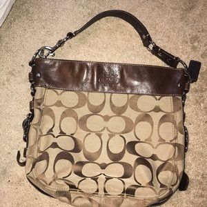 Signature Coach Zoe Shoulder Bag Khaki